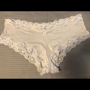 White Maidenform Cheekers Hipster panties